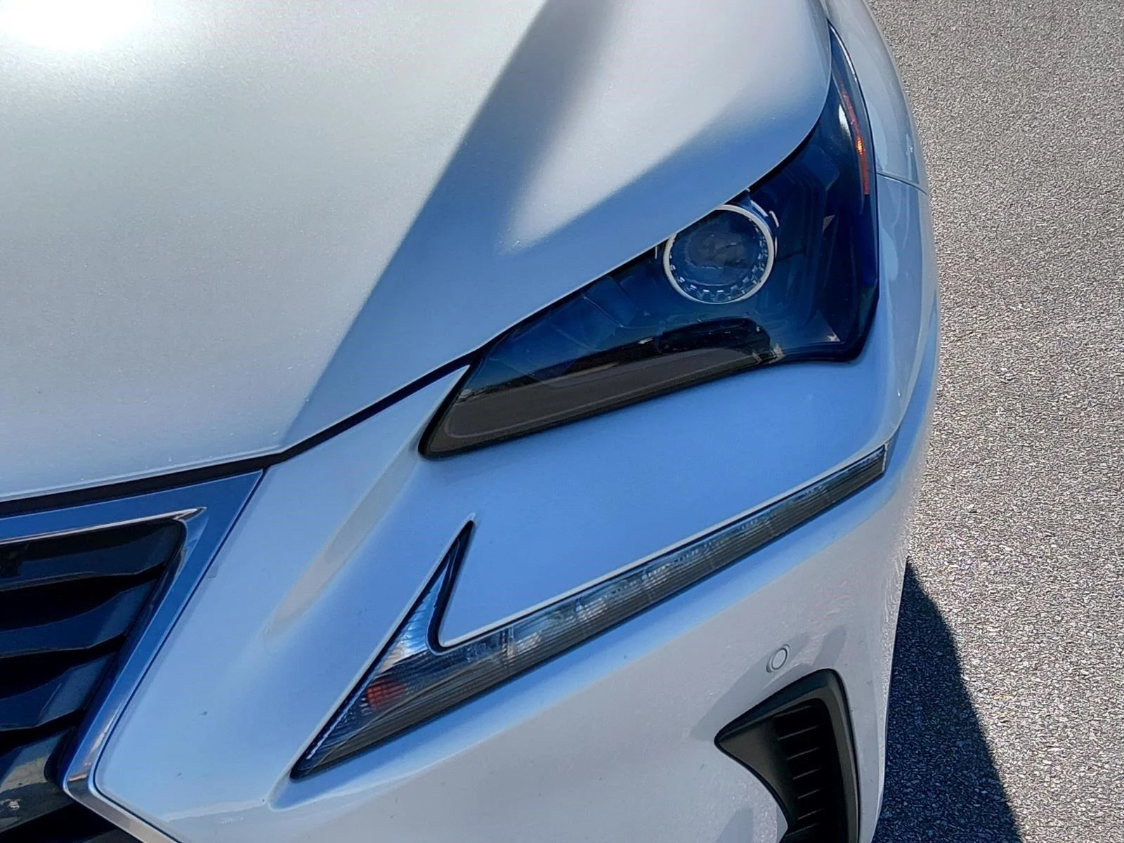 Used 2018 Eminent White Pearl Lexus Base image 10