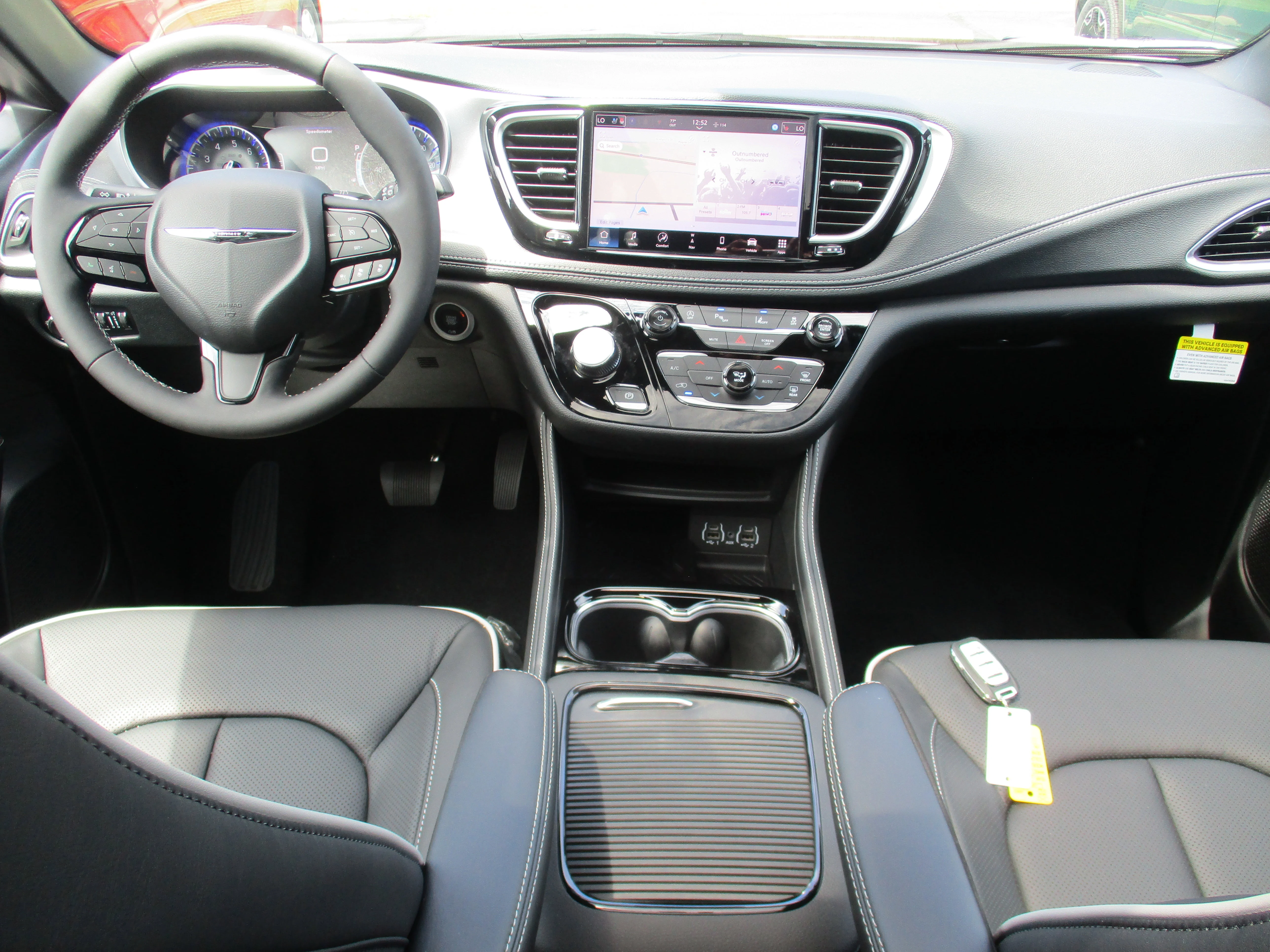 2025 Chrysler Pacifica Limited - Photo 11