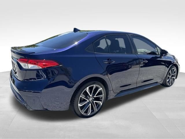 Used 2021  Toyota SE image 4