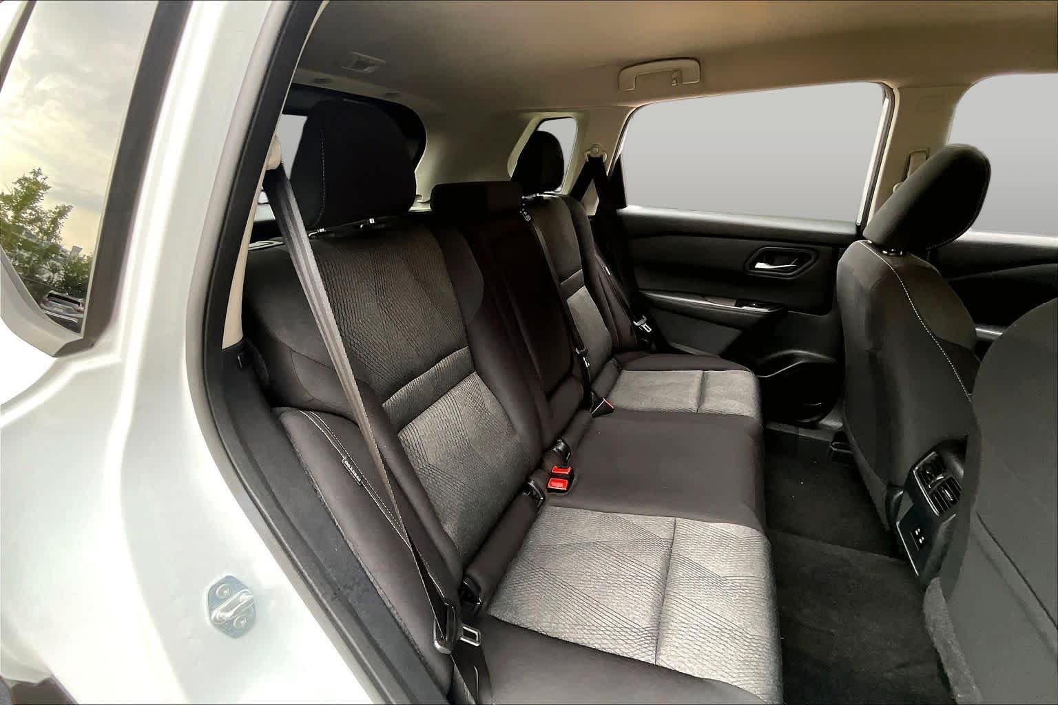 Used 2024 Everest White Pearl Nissan SV image 21