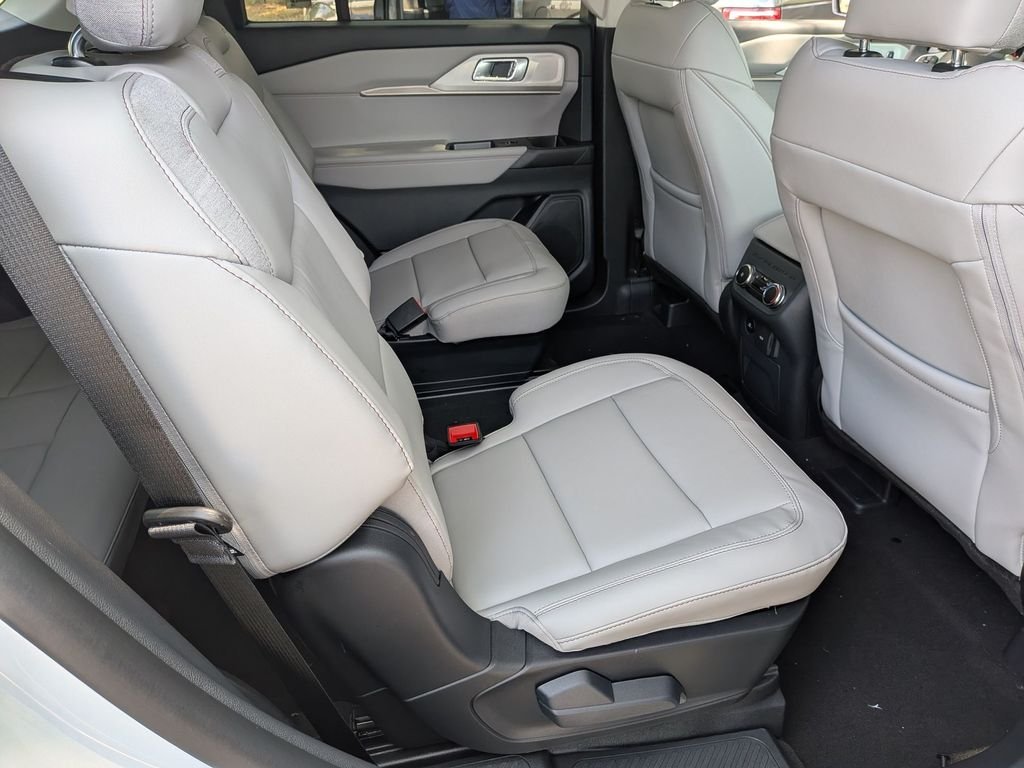 New 2026 Space White Metallic Ford Active image 31