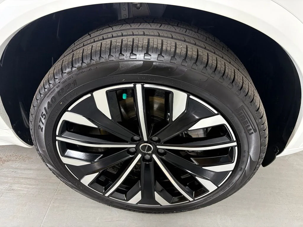 New 2026 Crystal White Volvo Plus image 11