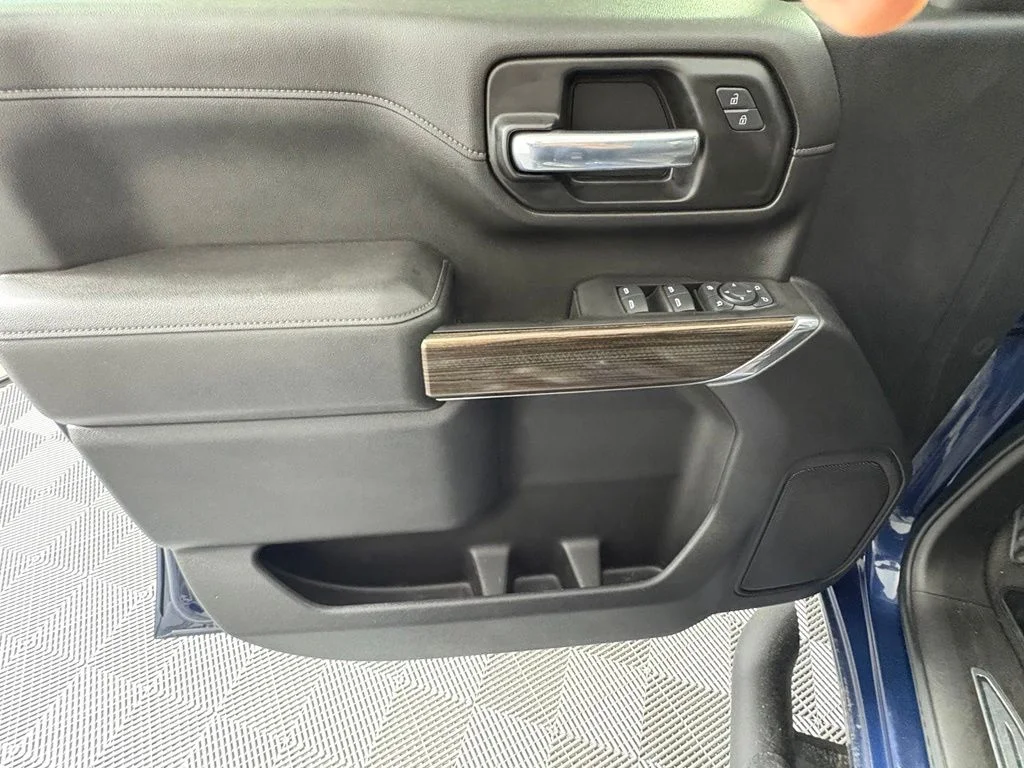 Used 2021 Northsky Blue Metallic Chevrolet LT image 15