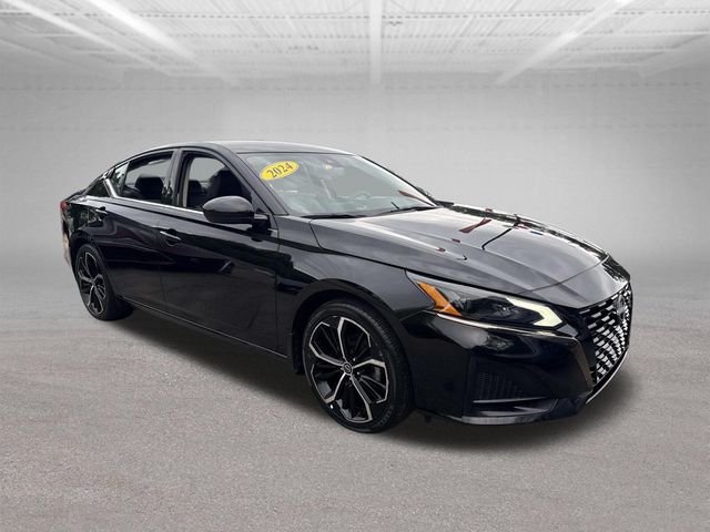 Used 2024 Super Black Nissan 2.5 SR image 4
