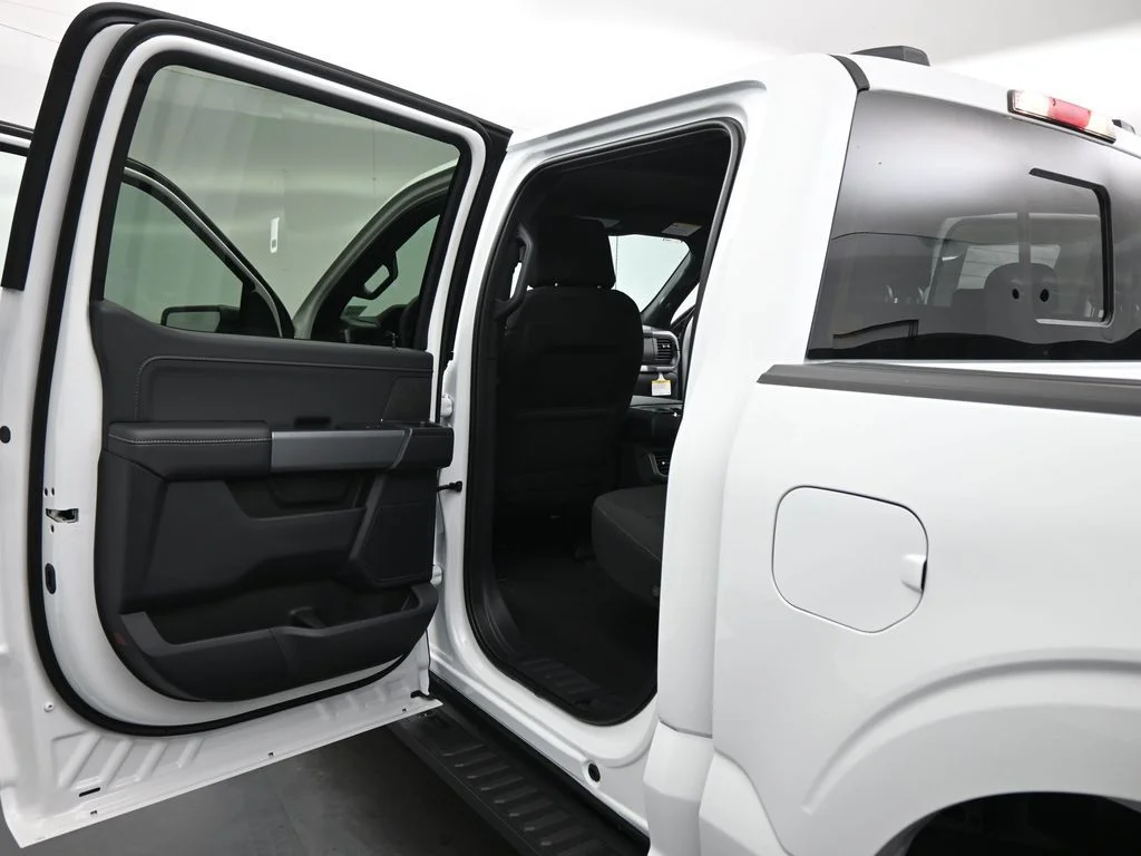New 2026 Oxford White Ford XLT image 18