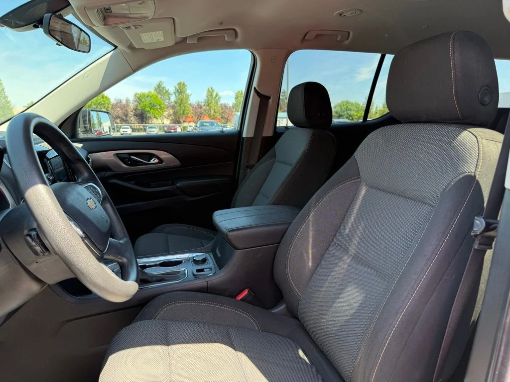 Used 2020 Summit White Chevrolet LS image 9