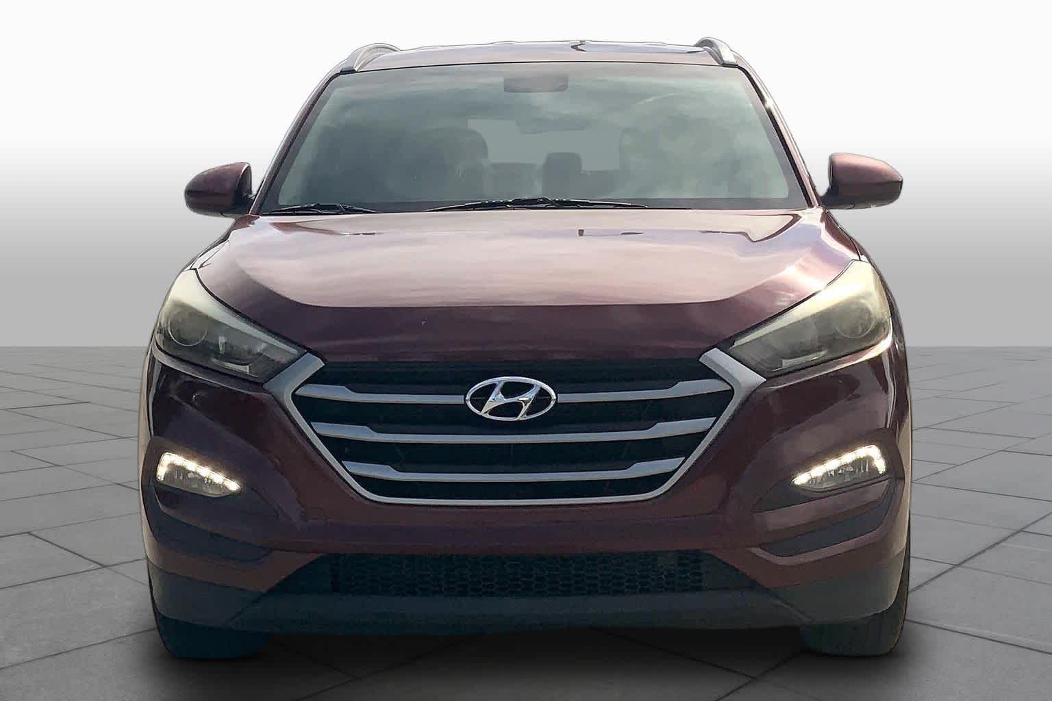 Used 2017 Ruby Wine Hyundai SE image 4