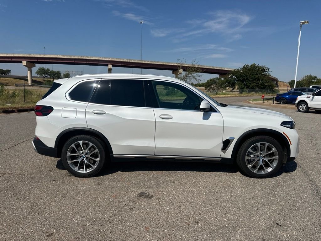 Used 2024 White BMW xDrive40i image 4