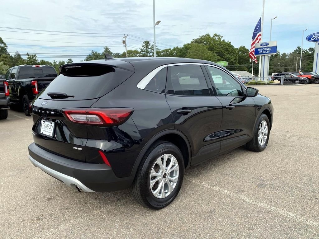 Used 2023 Black Ford Active image 3