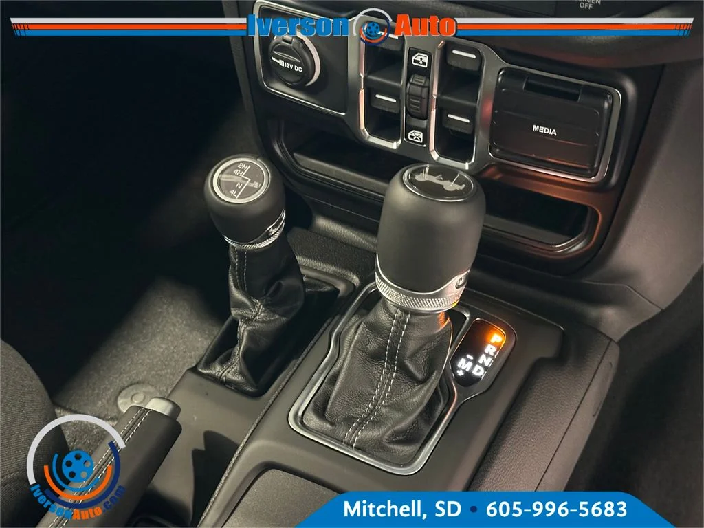 New 2026 Hydro Blue Pearlcoat Jeep Sport RHD image 21