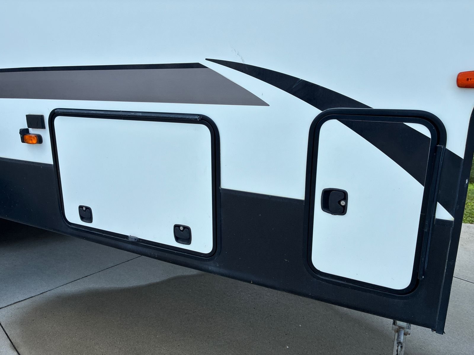 Used 2020 White DURANGO  image 12