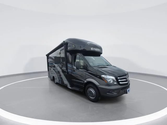 Used 2016  Mercedes-Benz Base image 4