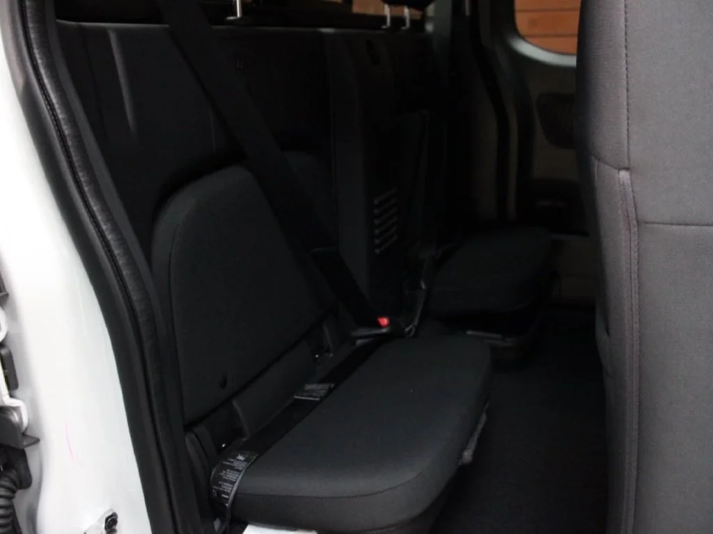 New 2027 Glacier White Nissan King Cab® S image 8