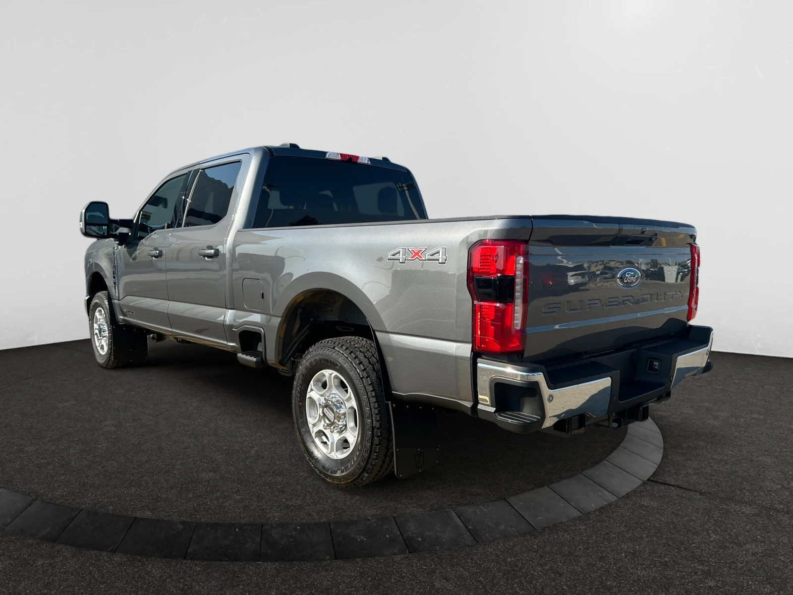 New 2026 Carbonized Grey Metallic Ford XLT image 3