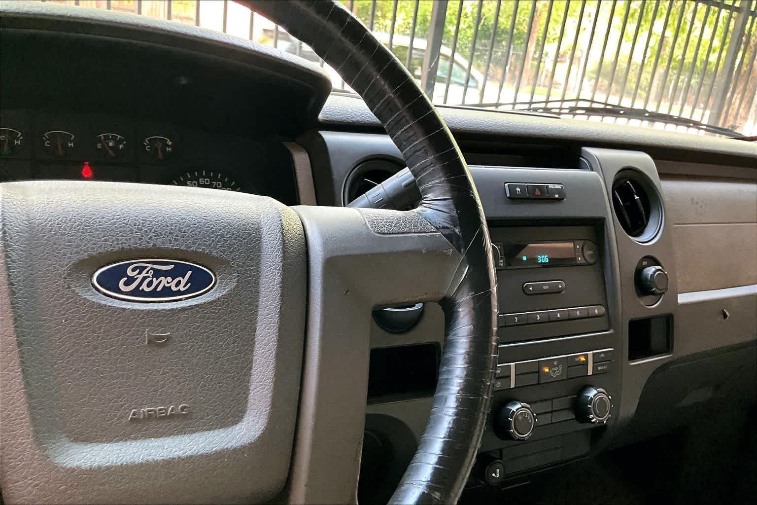 Used 2009 Oxford White Ford XL image 24