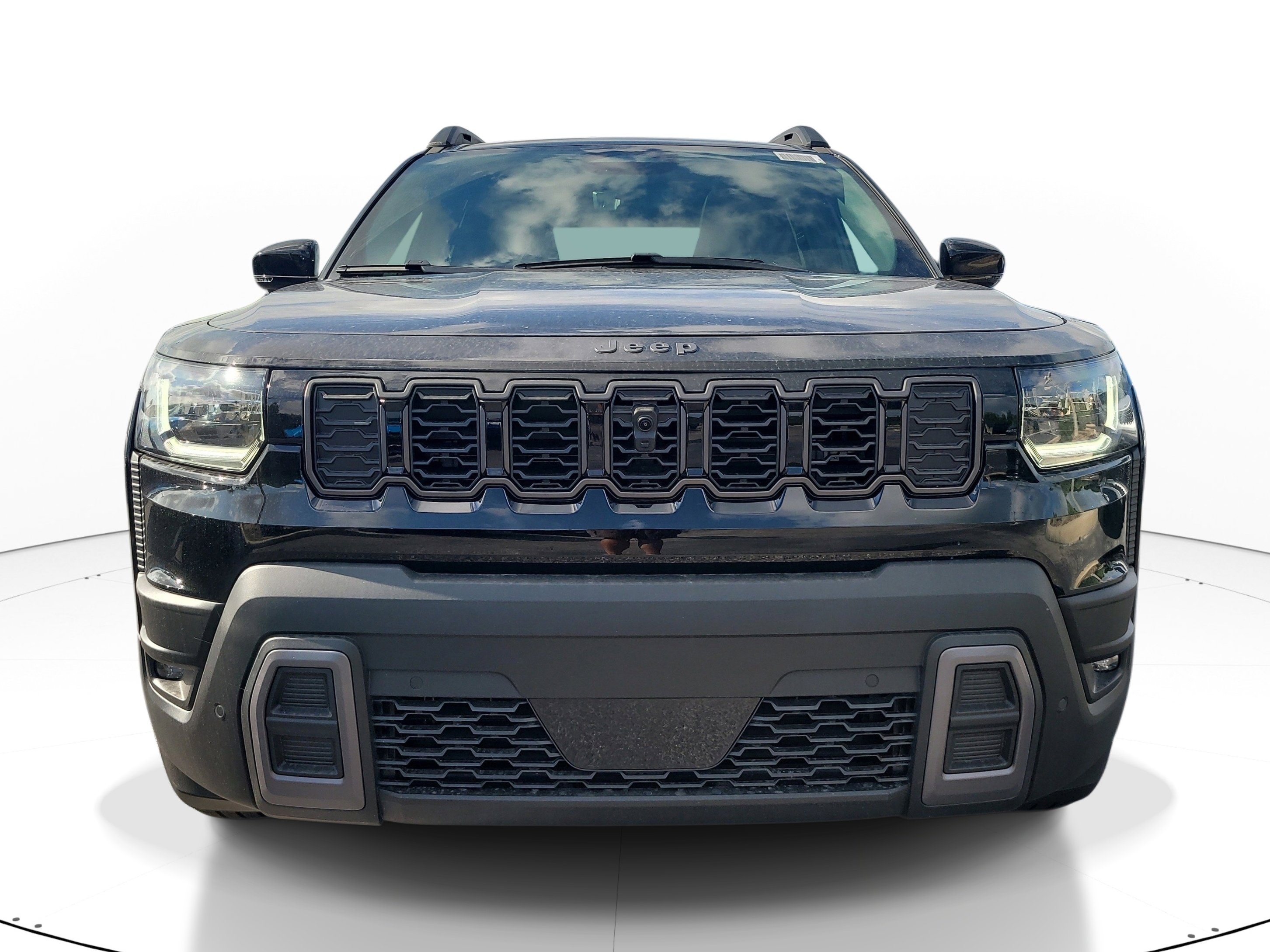 New 2026 Diamond Black Crystal Pearl-Coat Exterior Paint Jeep Overland image 3