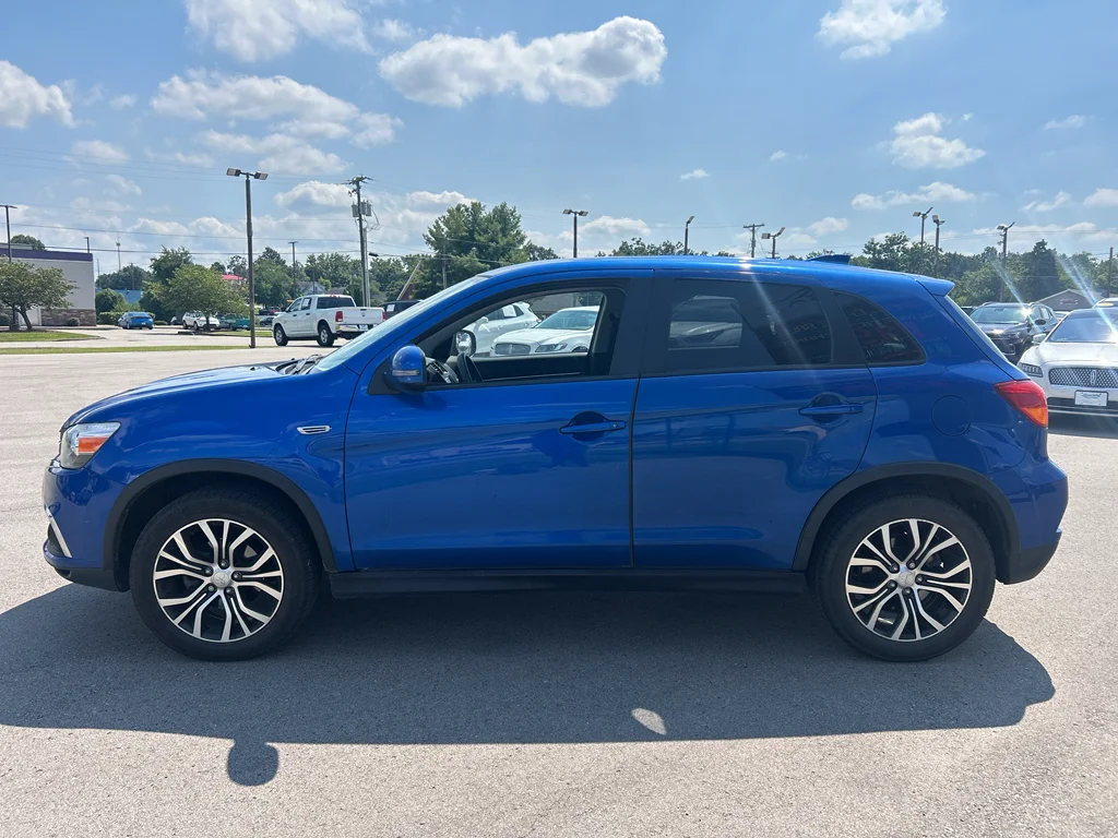 Used 2018 Octane Blue Metallic Mitsubishi ES 2.0 image 4