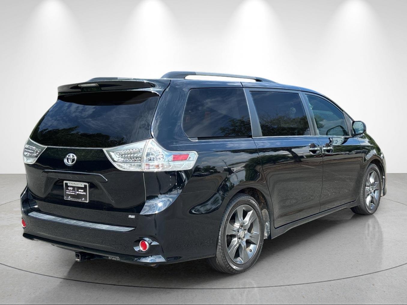 Used 2016 Midnight Black Metallic Toyota SE image 5