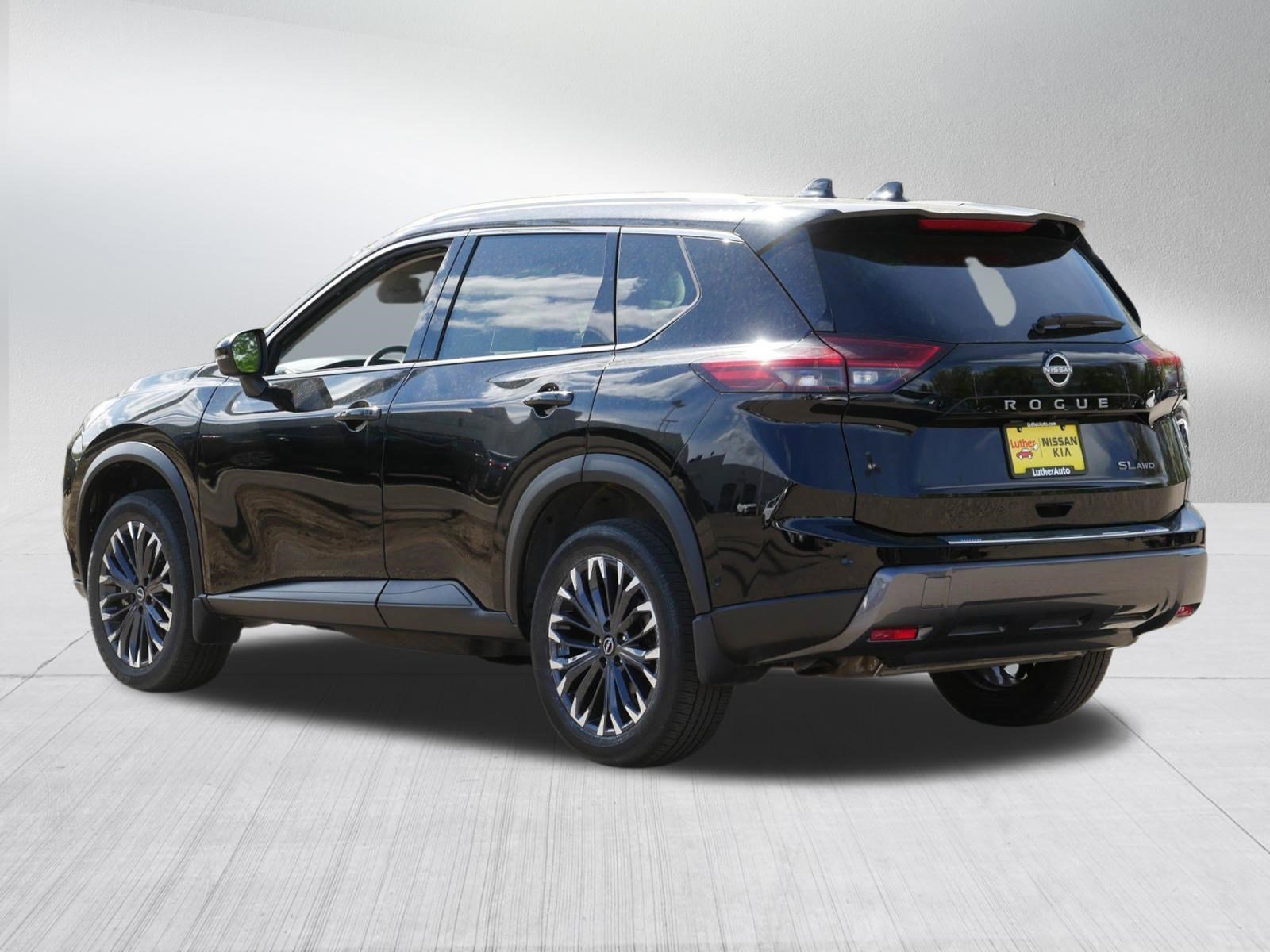 Certified Used 2025 Super Black Nissan SL image 5