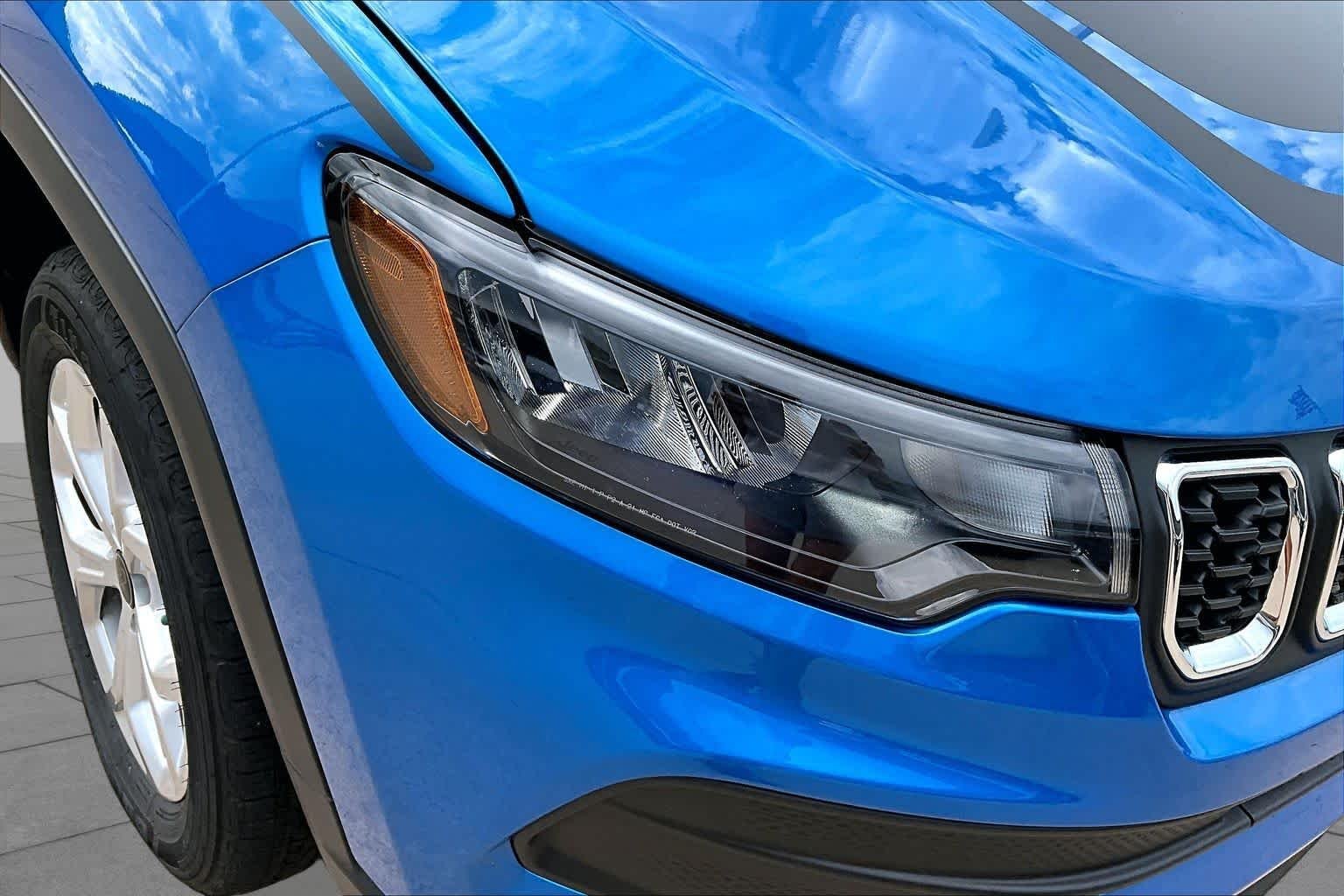 Used 2025 Hydro Blue Pearlcoat Jeep Sport image 28