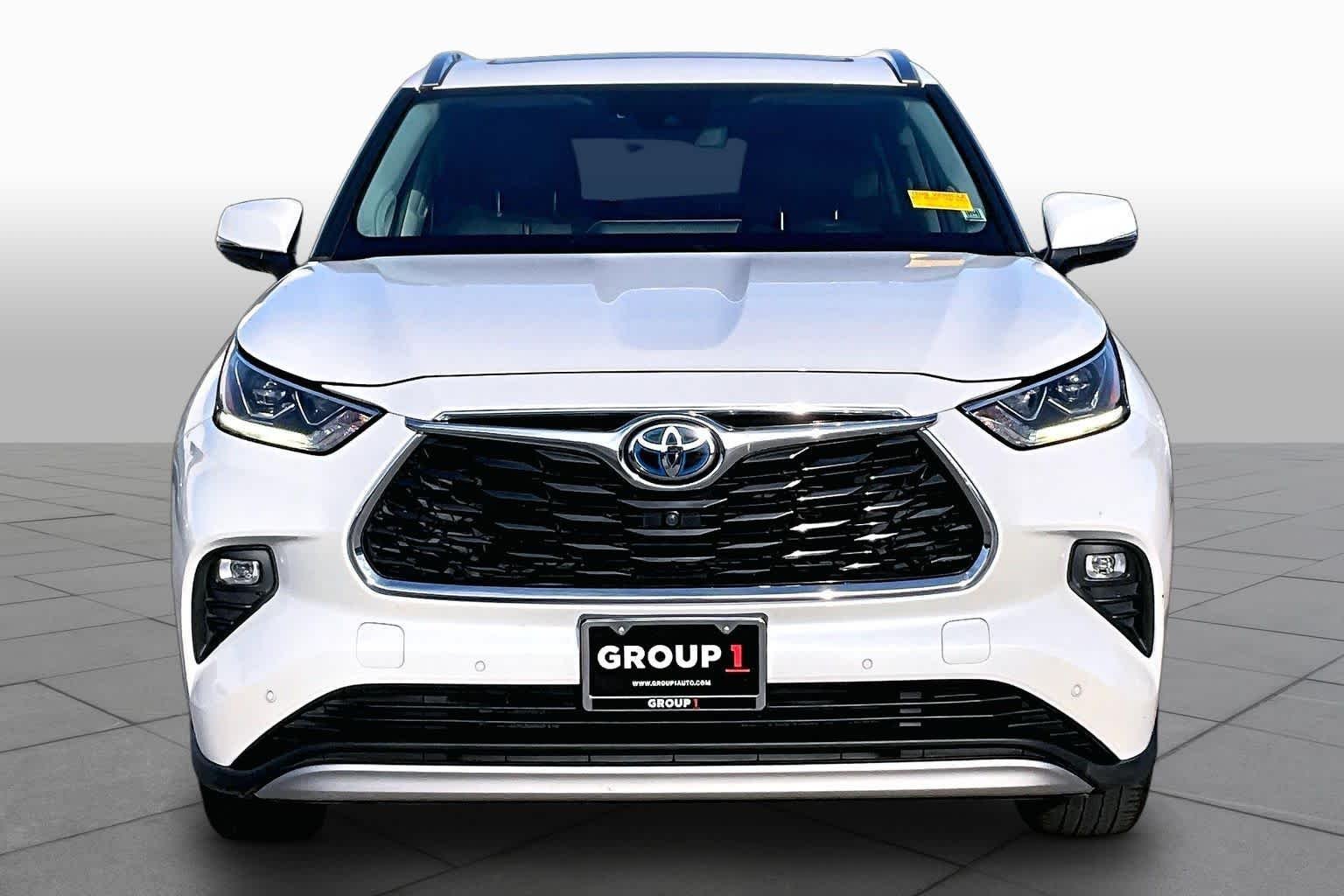 Used 2020 Blizzard Pearl Toyota Hybrid Platinum image 4
