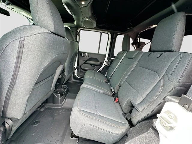 2025 Jeep Wrangler 4-Door Sahara - Photo 16