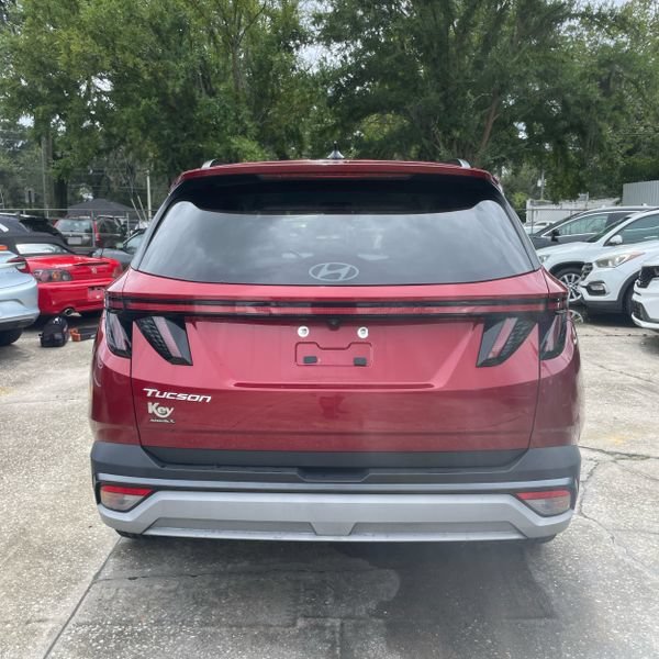 Used 2025 Red Hyundai SEL Convenience image 5