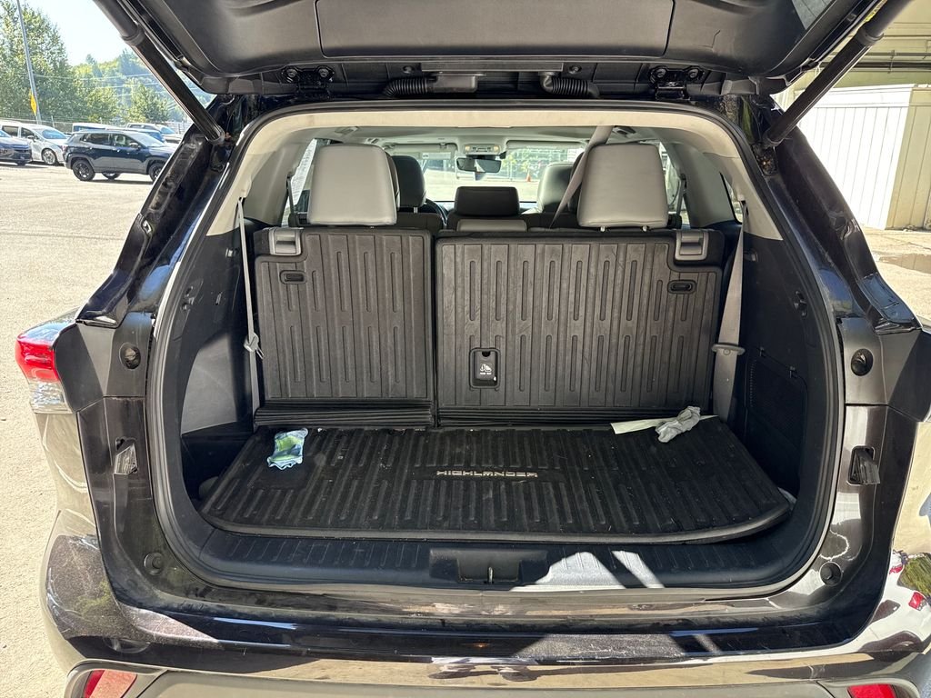 Used 2021 Black Toyota XLE image 14