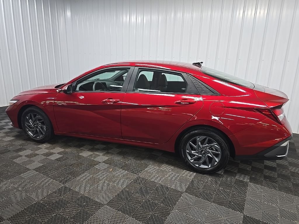Used 2024 Red Hyundai SEL image 4