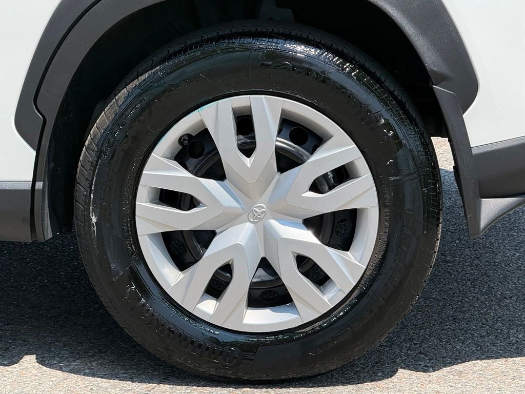 Used 2024 White Toyota L image 7