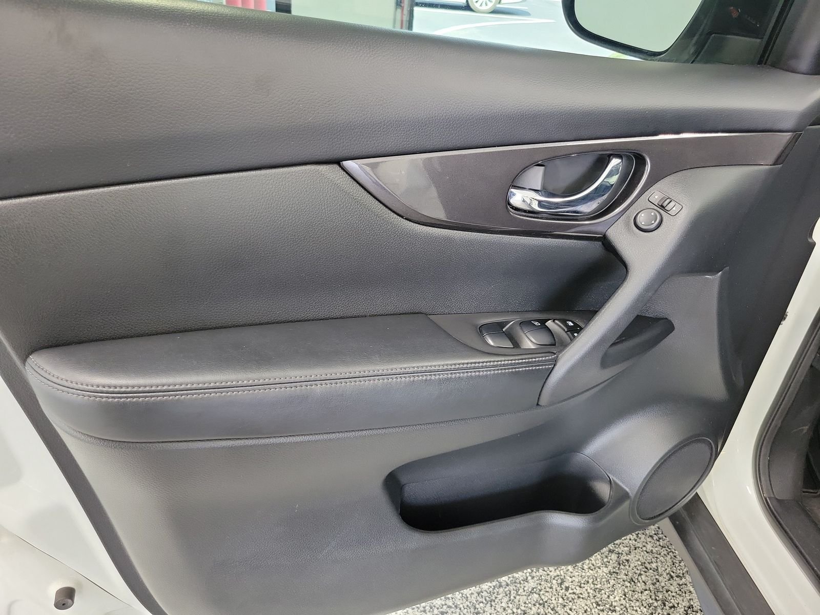 Used 2019 White Nissan SV image 6