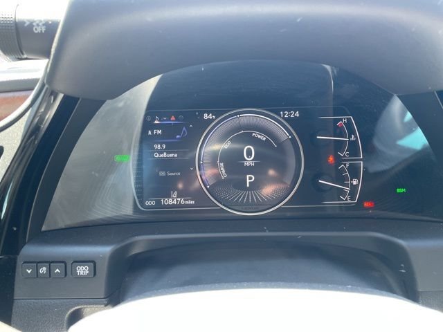 Used 2022 White Lexus 300h image 5