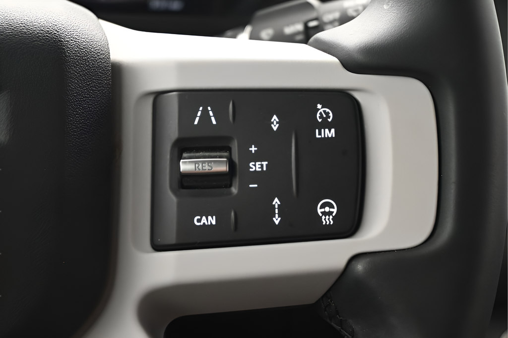 Certified Used 2025 White Land Rover S image 20