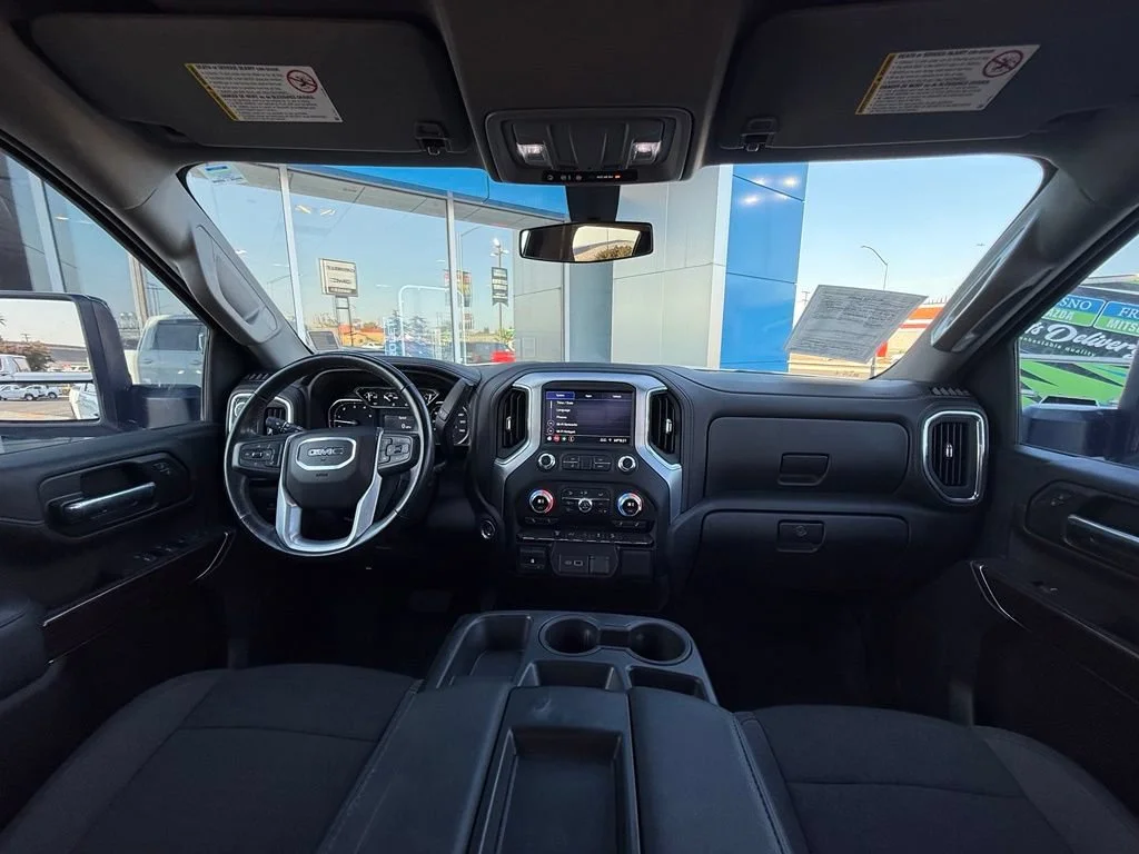 Used 2022 SUMMIT WHITE GMC SLE image 18