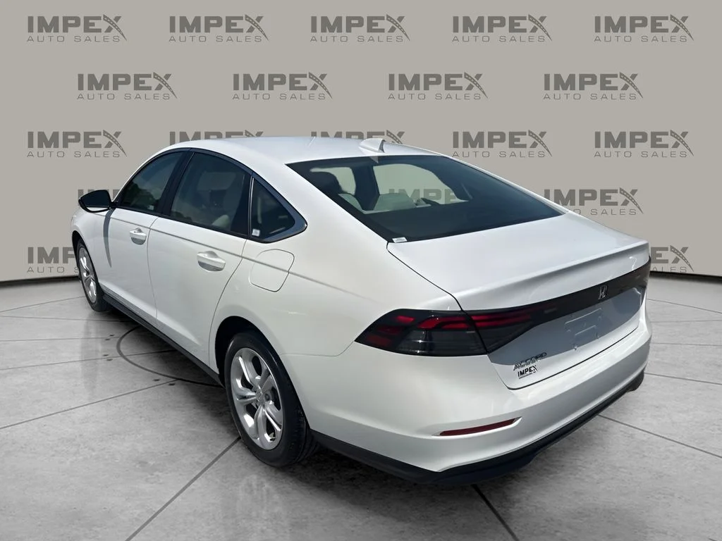 Used 2025 White Honda LX image 3