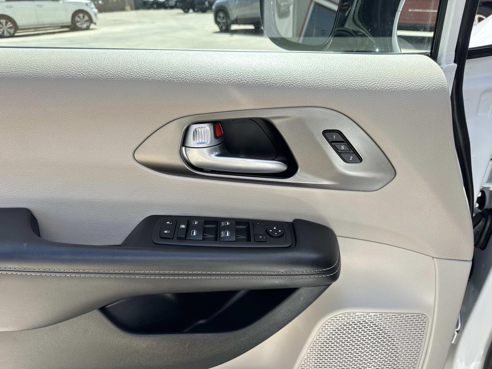 Used 2024 Bright White Clearcoat Chrysler Touring L image 19