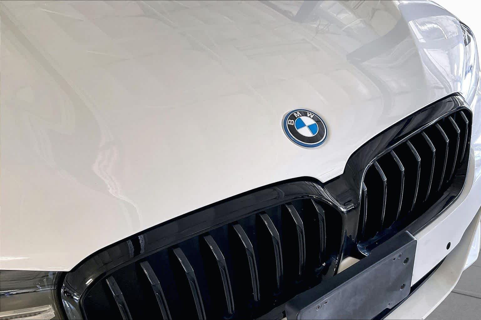 Used 2023 Alpine White BMW 530e image 30