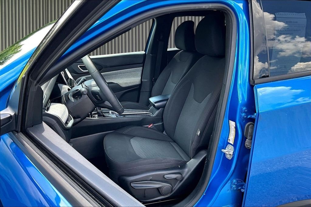 Used 2023 Blue Jeep Sport image 25