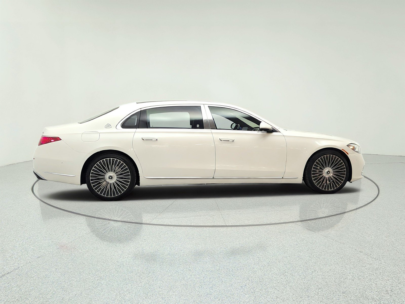 Certified Used 2022 MANUFAKTUR Diamond White Mercedes-Benz Maybach S 580 4MATIC® Sedan image 4