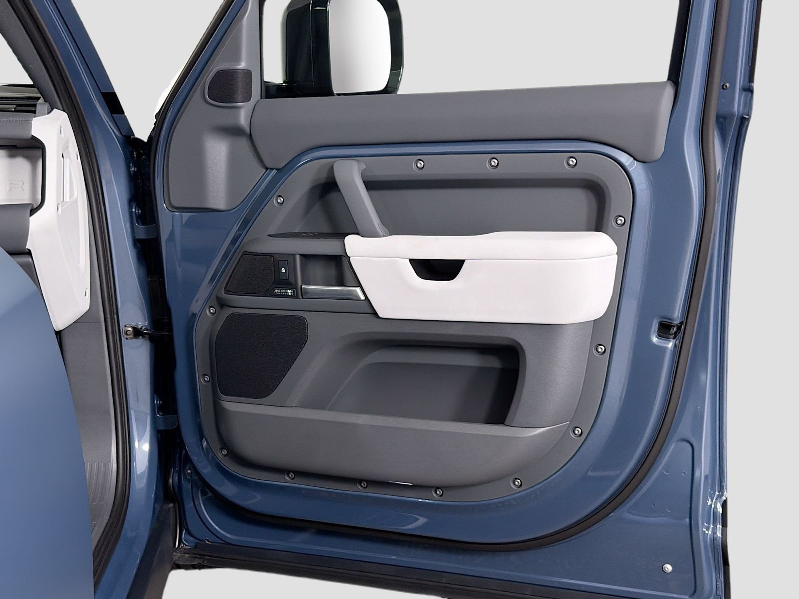 New 2026 Tasman Blue Land Rover X-Dynamic SE image 33