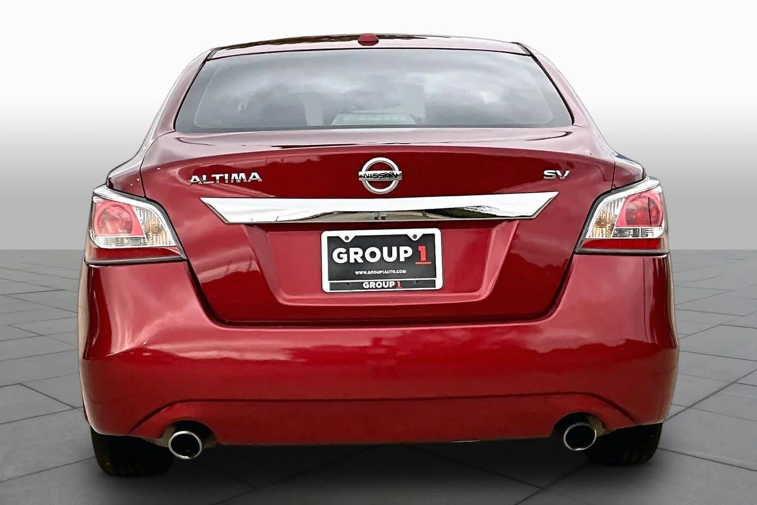 Used 2015 Cayenne Red Nissan 2.5 SV image 5