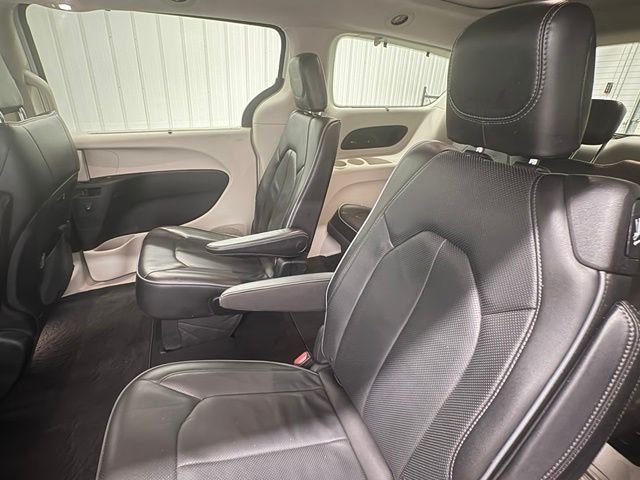 Used 2018 White Chrysler Limited image 14