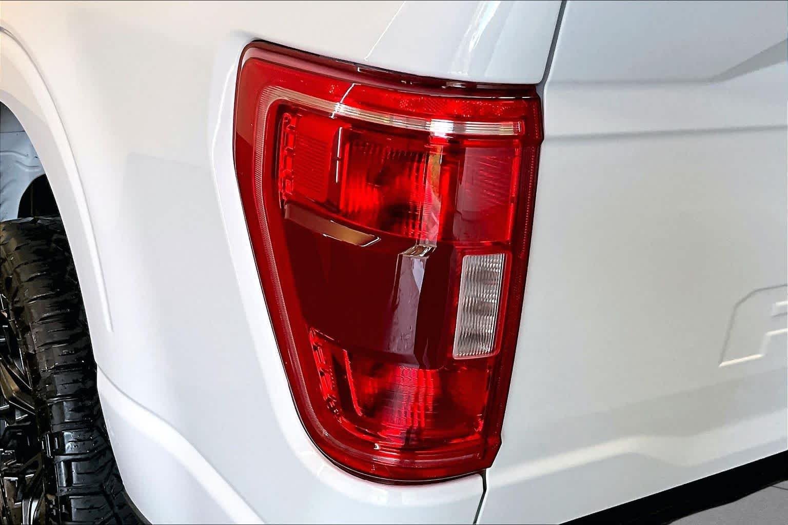 Used 2023 Oxford White Ford XLT image 28