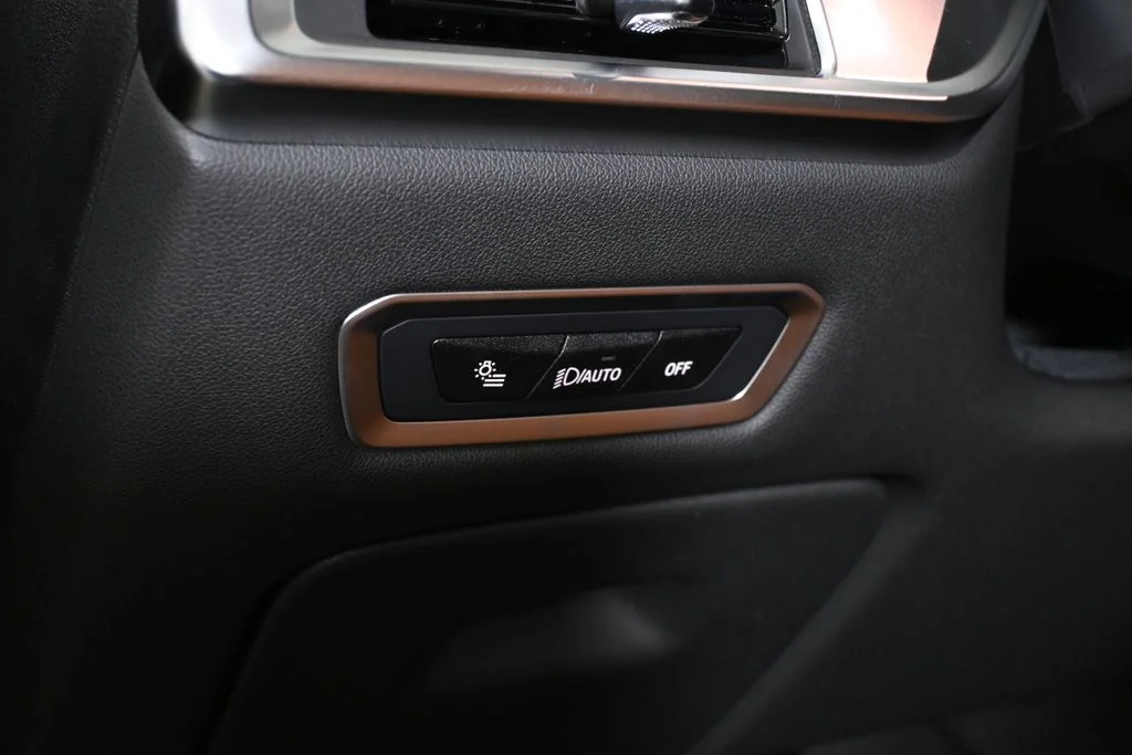 Used 2027 Black BMW M60i image 26