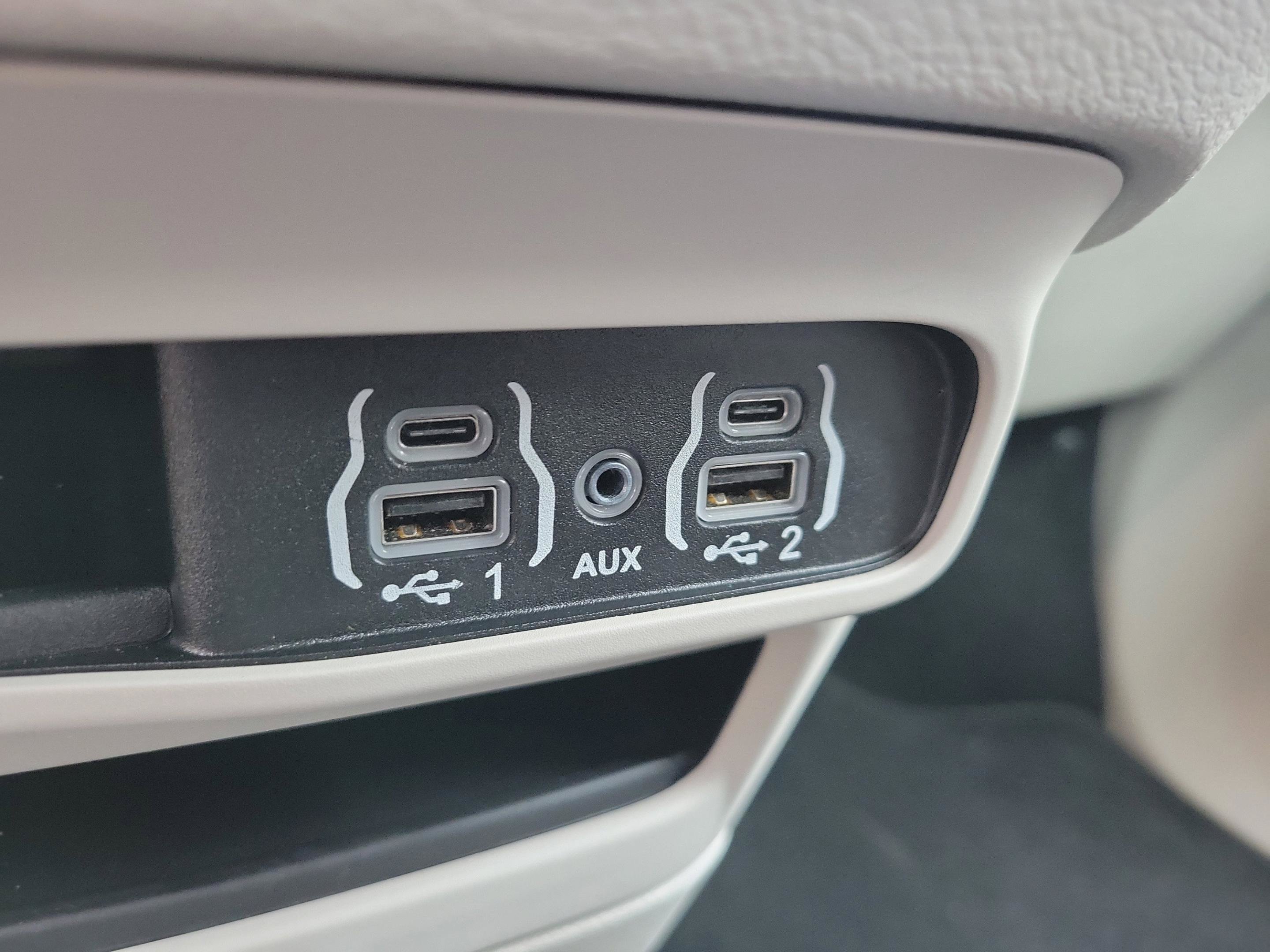2024 Chrysler Pacifica Touring L - Photo 23