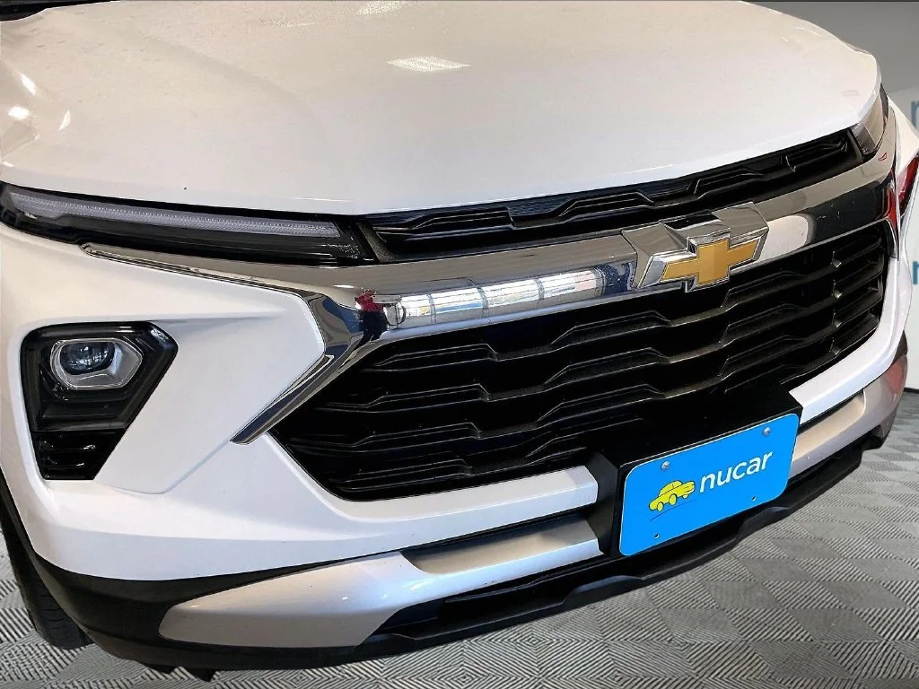 Used 2025 White Chevrolet LT image 31