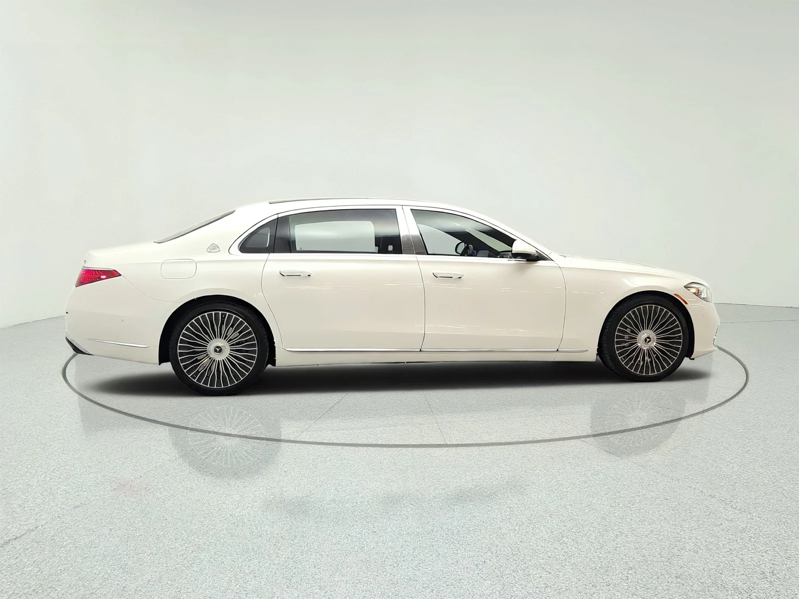 Certified Used 2022 MANUFAKTUR Diamond White Mercedes-Benz Maybach S 580 4MATIC® Sedan image 4