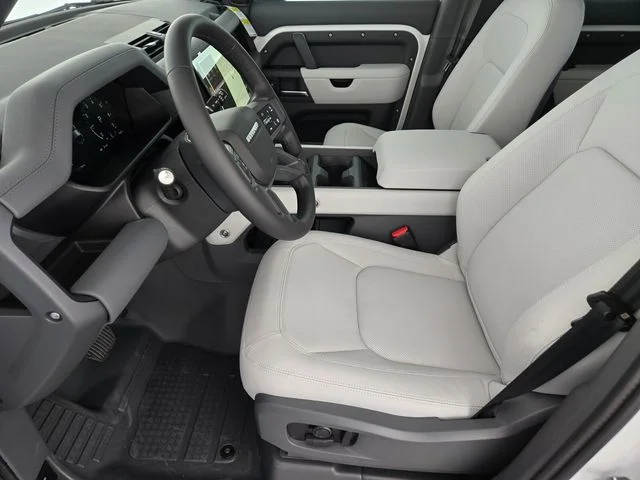 New 2026 Fuji White Land Rover X-Dynamic SE image 10
