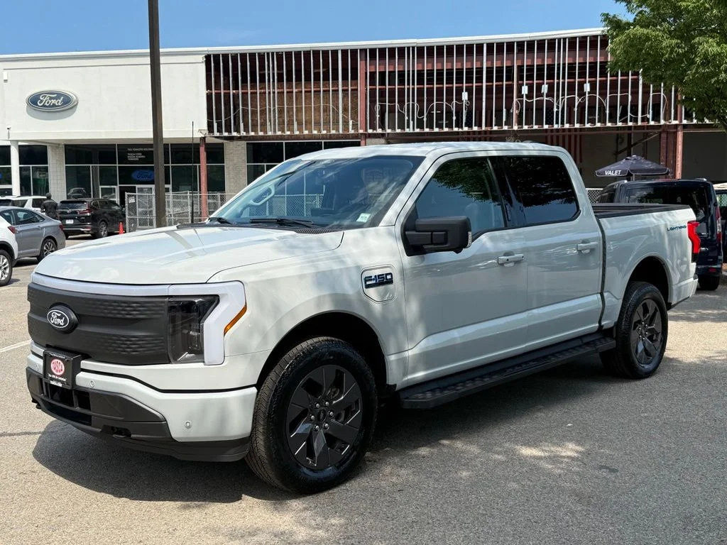 Used 2024 White Ford Flash image 4