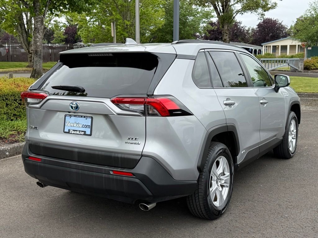 Used 2020 Silver Sky Metallic Toyota XLE image 6